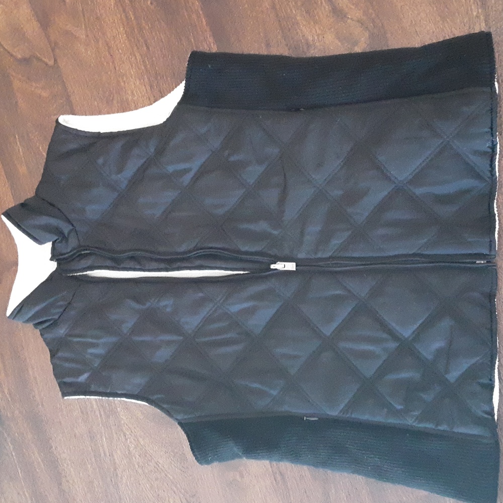 IZOD Women's Black Quilted Vest